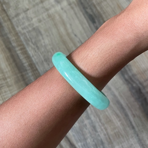 Authentic jade bangle - Picture 3 of 5